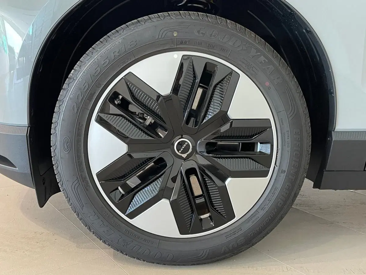 Volvo EX30 usata a Como (12)