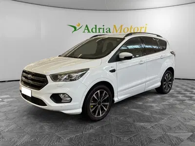 Ford Kuga 1.5 TDCI 120 CV S&amp;S 2WD ST-Line del 2017 usata a Pordenone