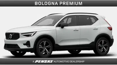 Volvo XC40 2.0 b3 Plus Dark auto nuova a Casalecchio di Reno