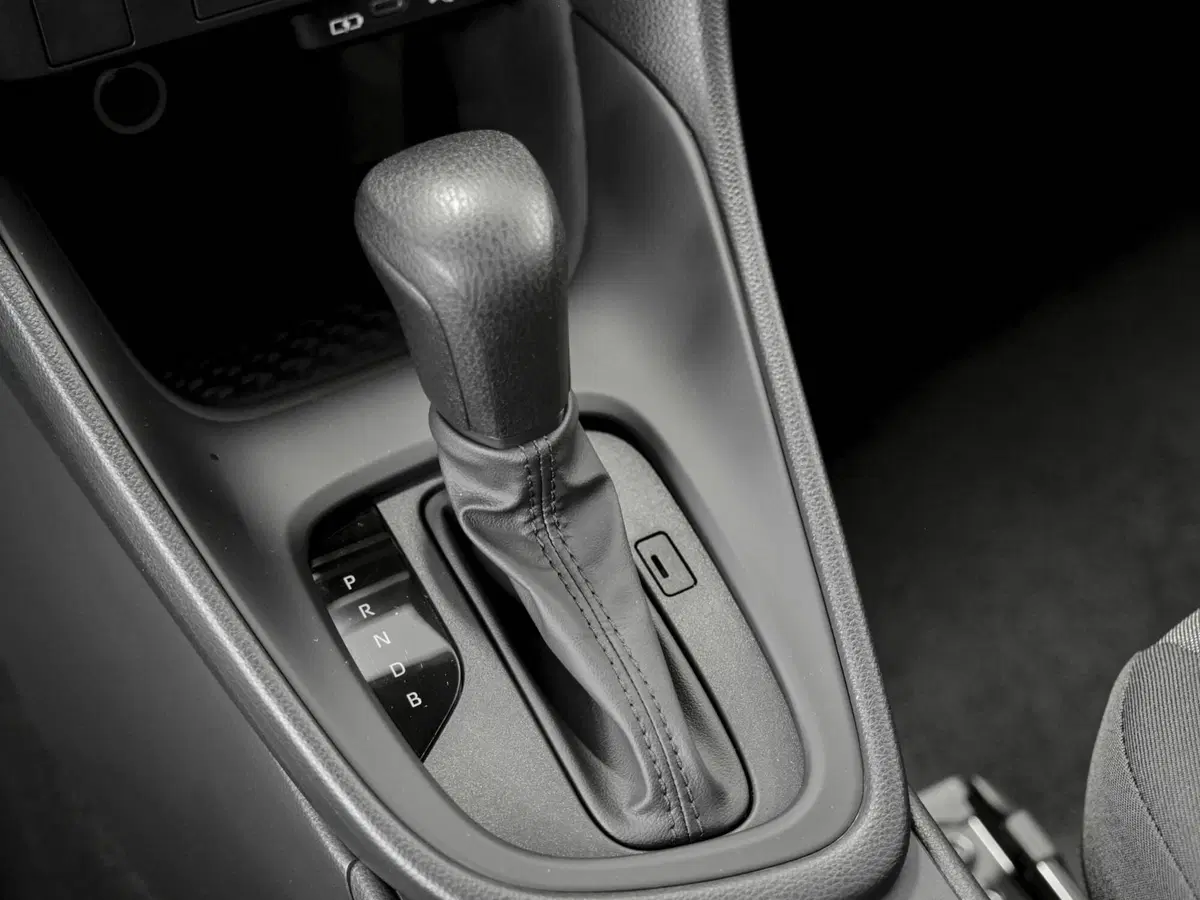 Mazda Mazda2 Hybrid nuova a Prato (12)