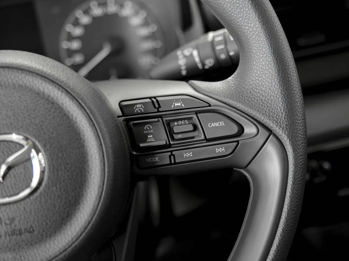 Mazda Mazda2 Hybrid nuova a Prato (8)