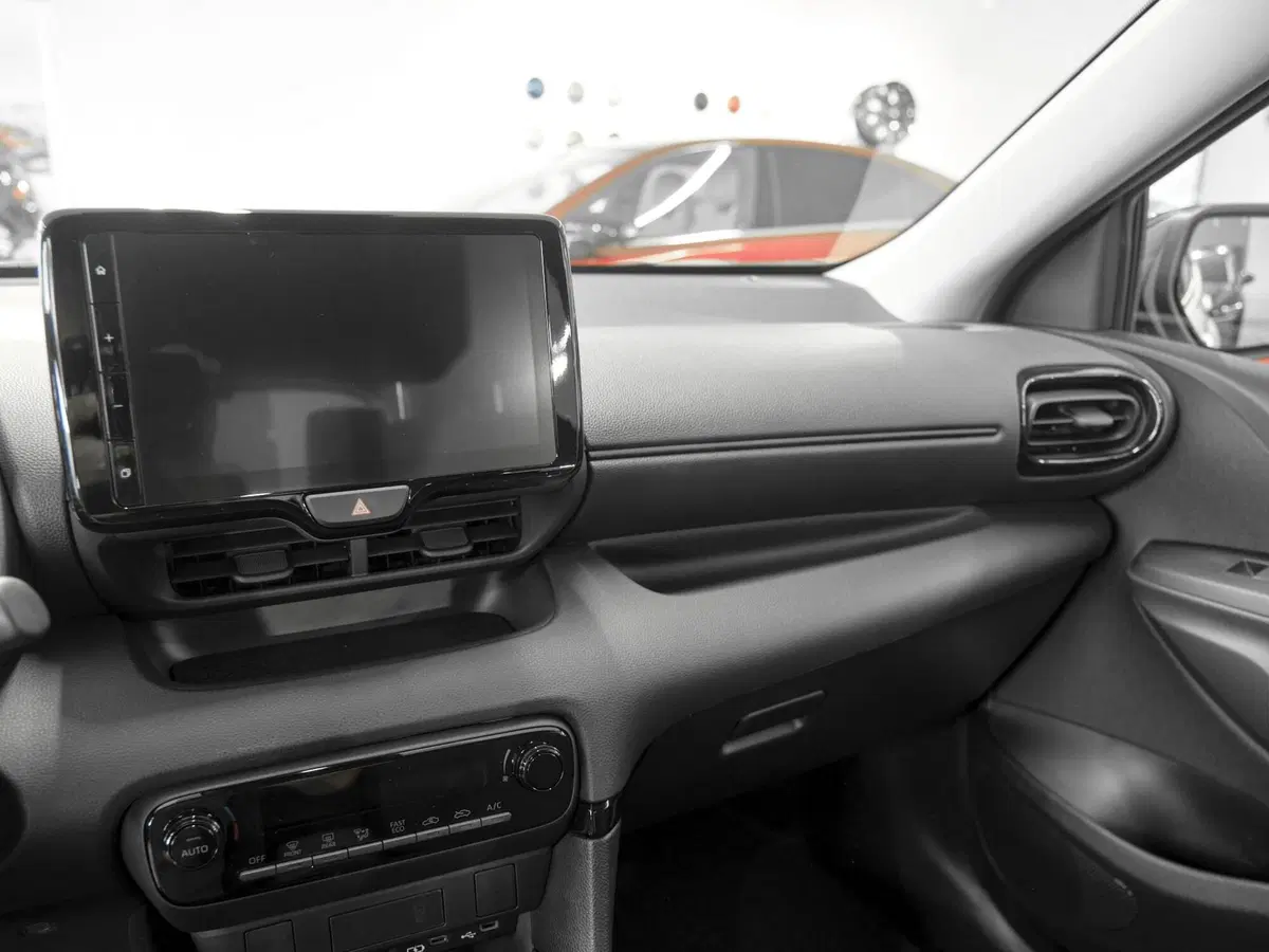 Mazda Mazda2 Hybrid nuova a Prato (9)