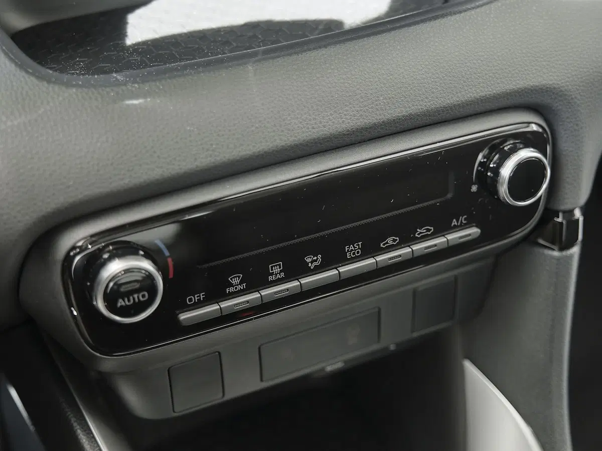 Mazda Mazda2 Hybrid nuova a Prato (10)
