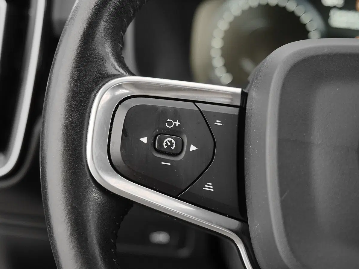 Volvo XC40 usata a Prato (11)