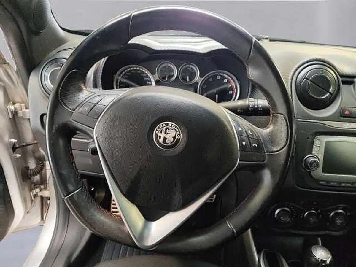 Alfa Romeo MiTo usata a Milano (12)