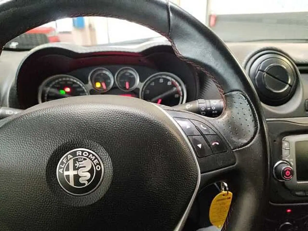 Alfa Romeo MiTo usata a Milano (16)