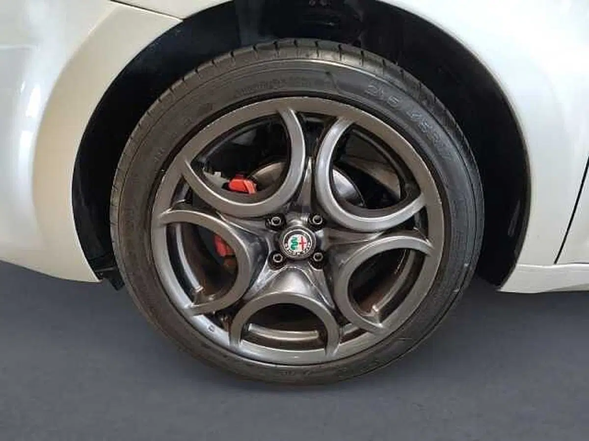Alfa Romeo MiTo usata a Milano (9)