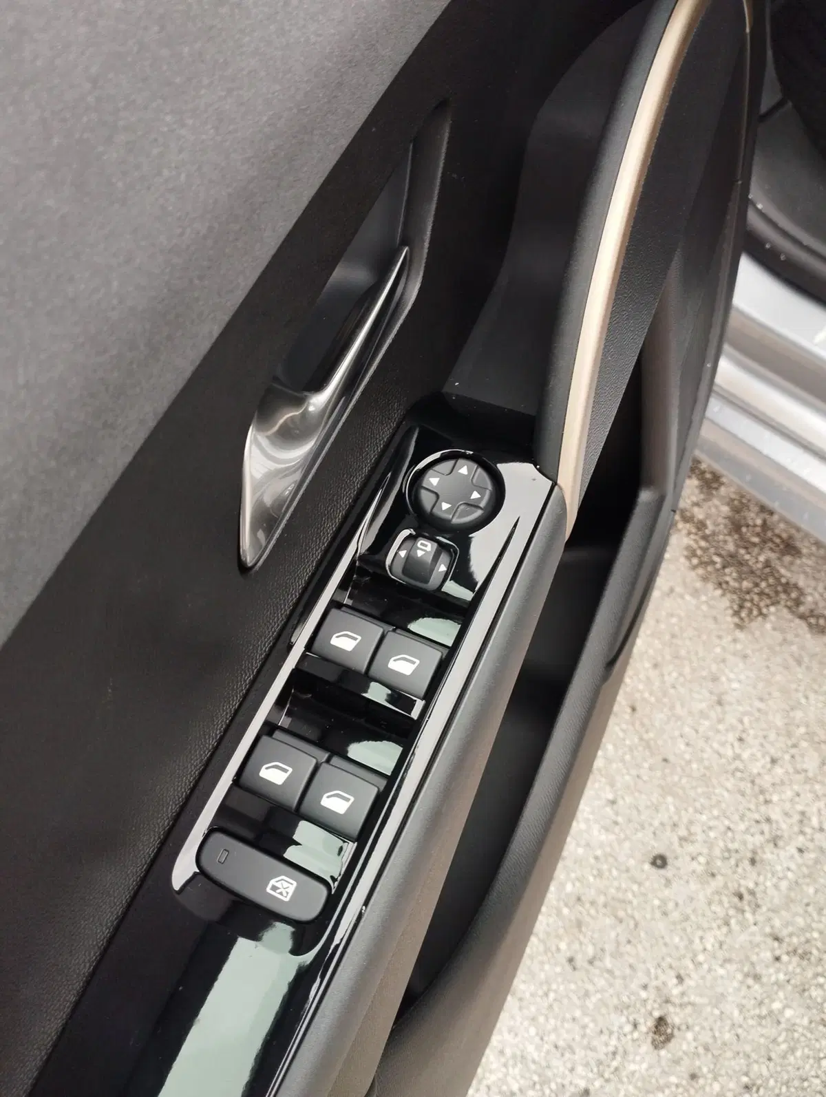 Lancia Ypsilon nuova a Frosinone (13)