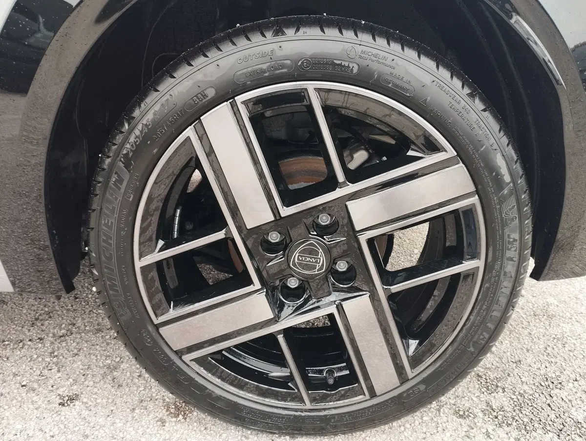 Lancia Ypsilon nuova a Frosinone (6)