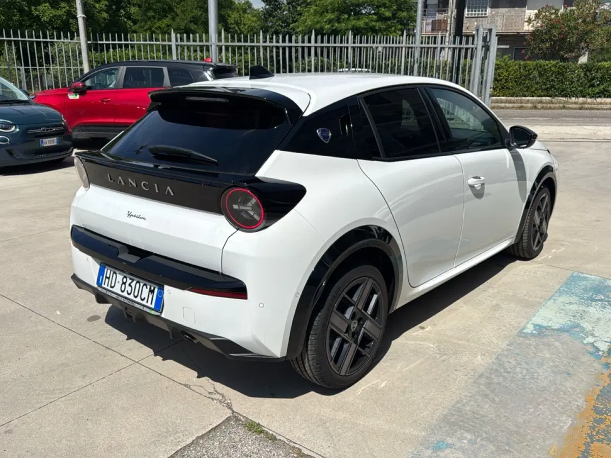 Lancia Ypsilon nuova a Frosinone (3)