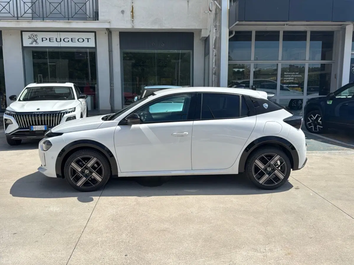 Lancia Ypsilon nuova a Frosinone (7)