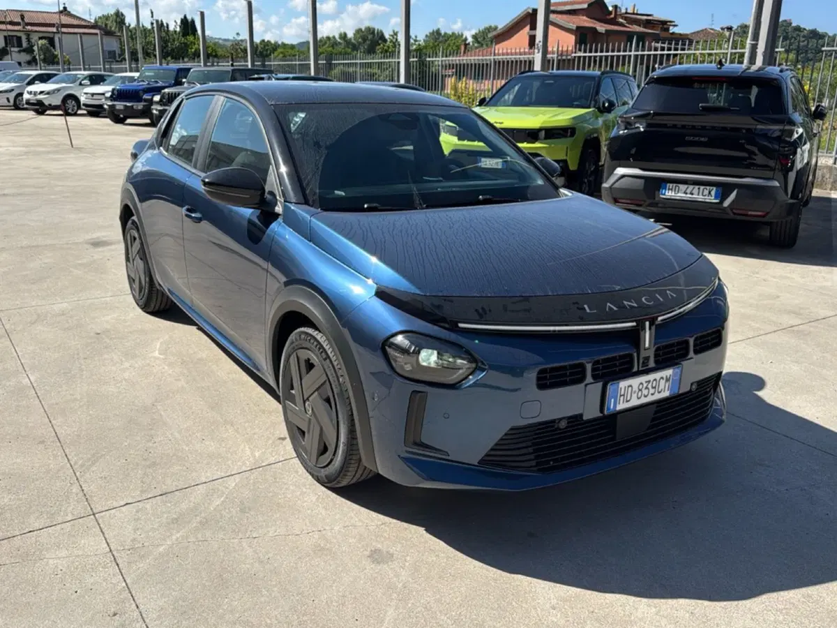 Lancia Ypsilon nuova a Frosinone (2)