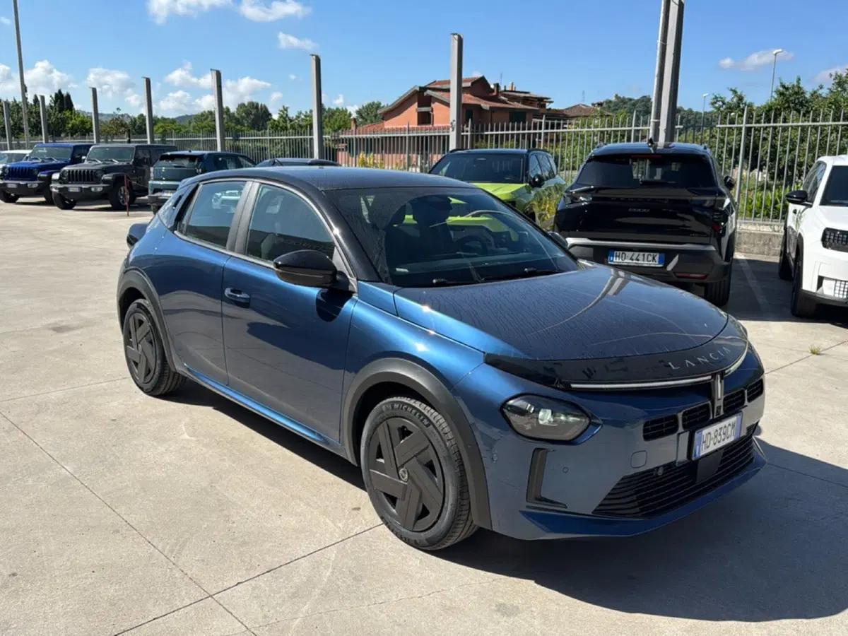 Lancia Ypsilon nuova a Frosinone (3)