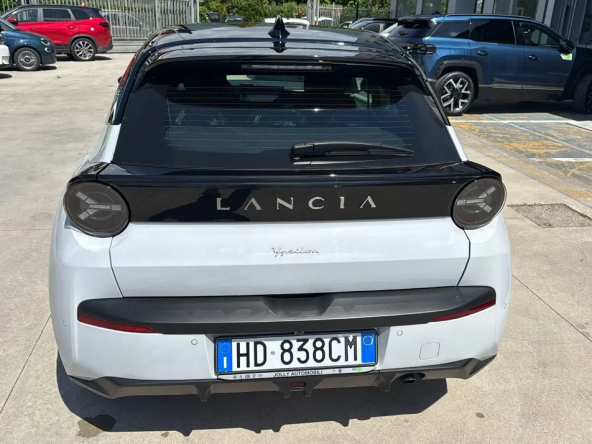 Lancia Ypsilon nuova a Frosinone (14)