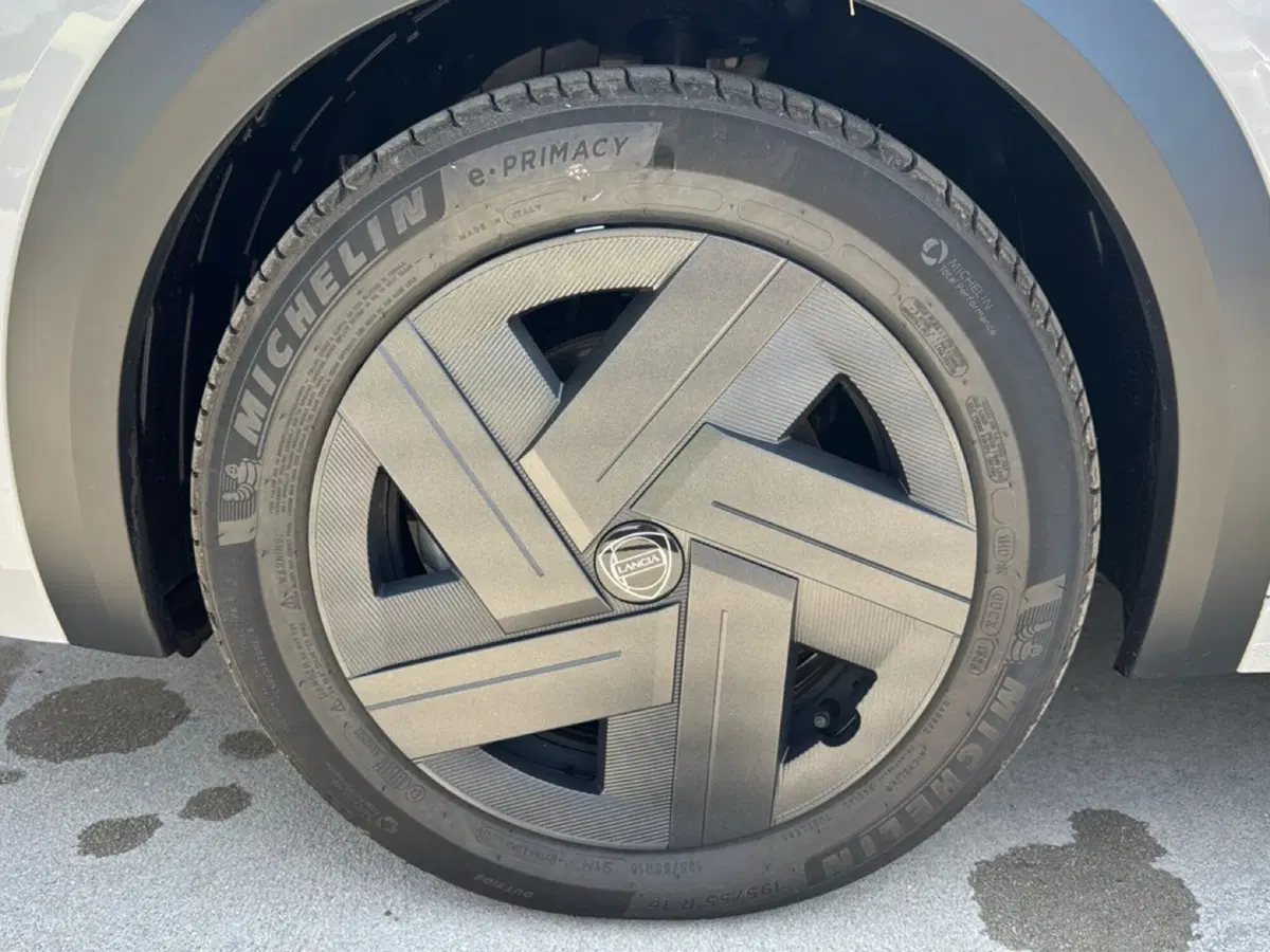 Lancia Ypsilon nuova a Frosinone (15)