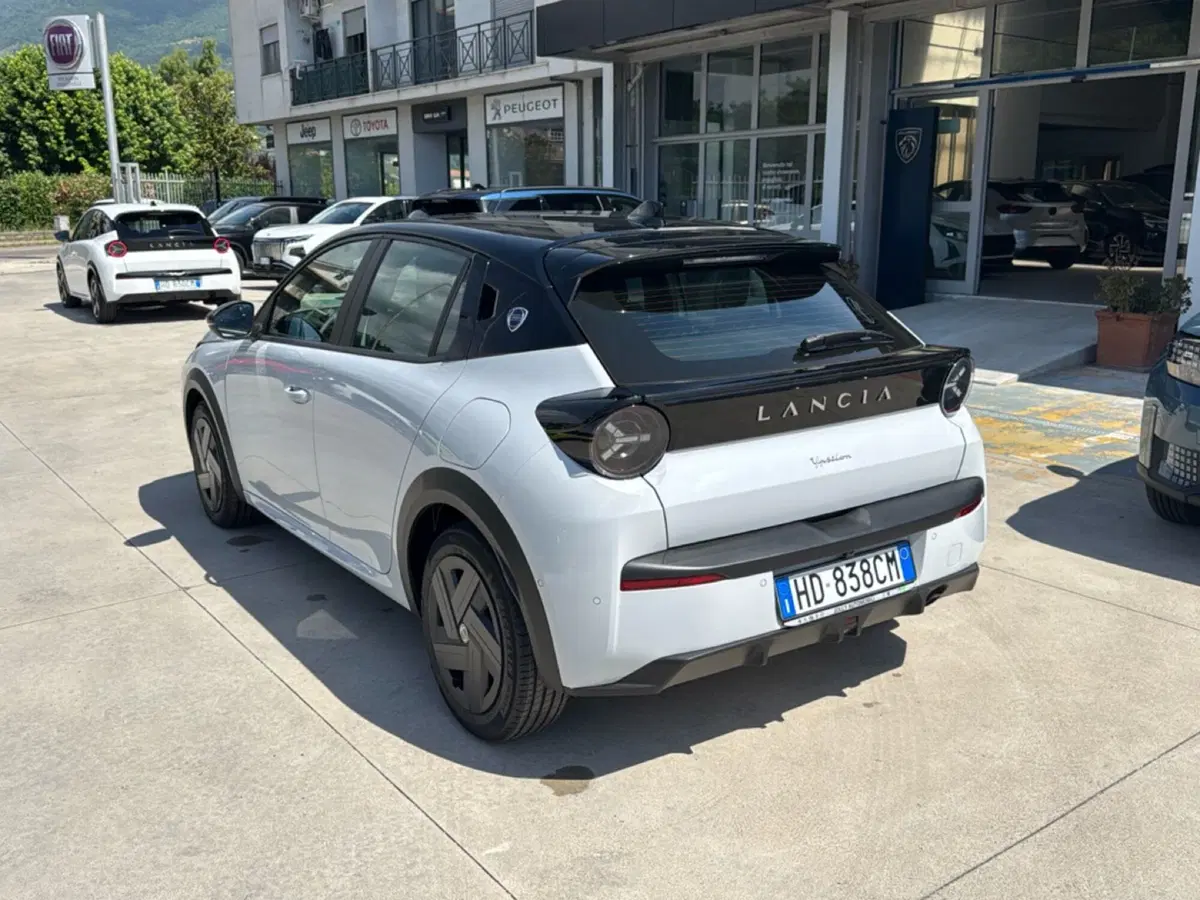 Lancia Ypsilon nuova a Frosinone (8)