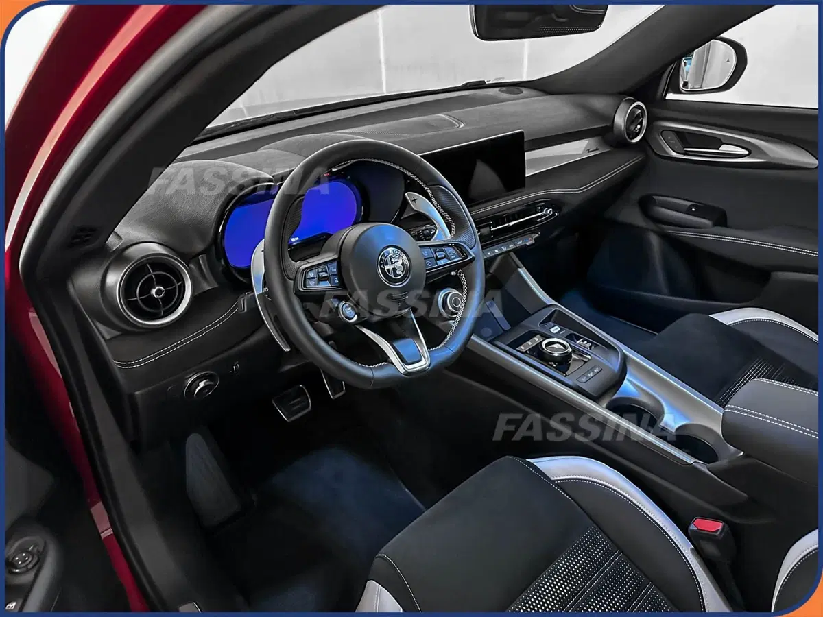 Alfa Romeo Tonale nuova a Milano (9)