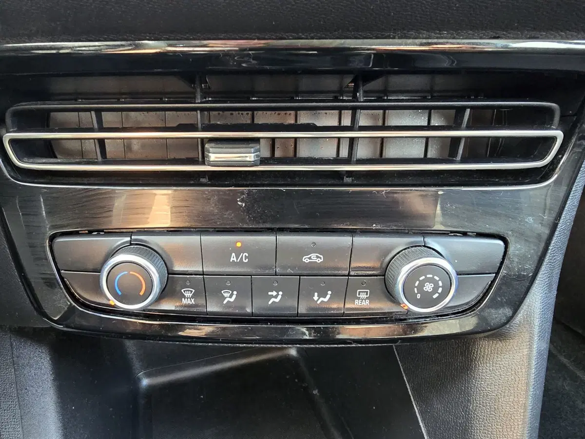 Opel Mokka usata a Massa-Carrara (12)