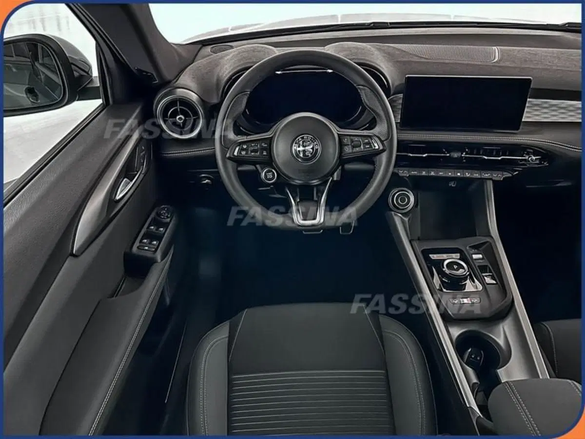 Alfa Romeo Tonale nuova a Milano (11)