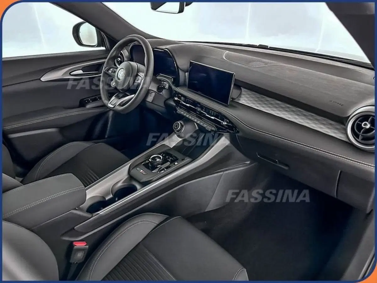 Alfa Romeo Tonale nuova a Milano (12)
