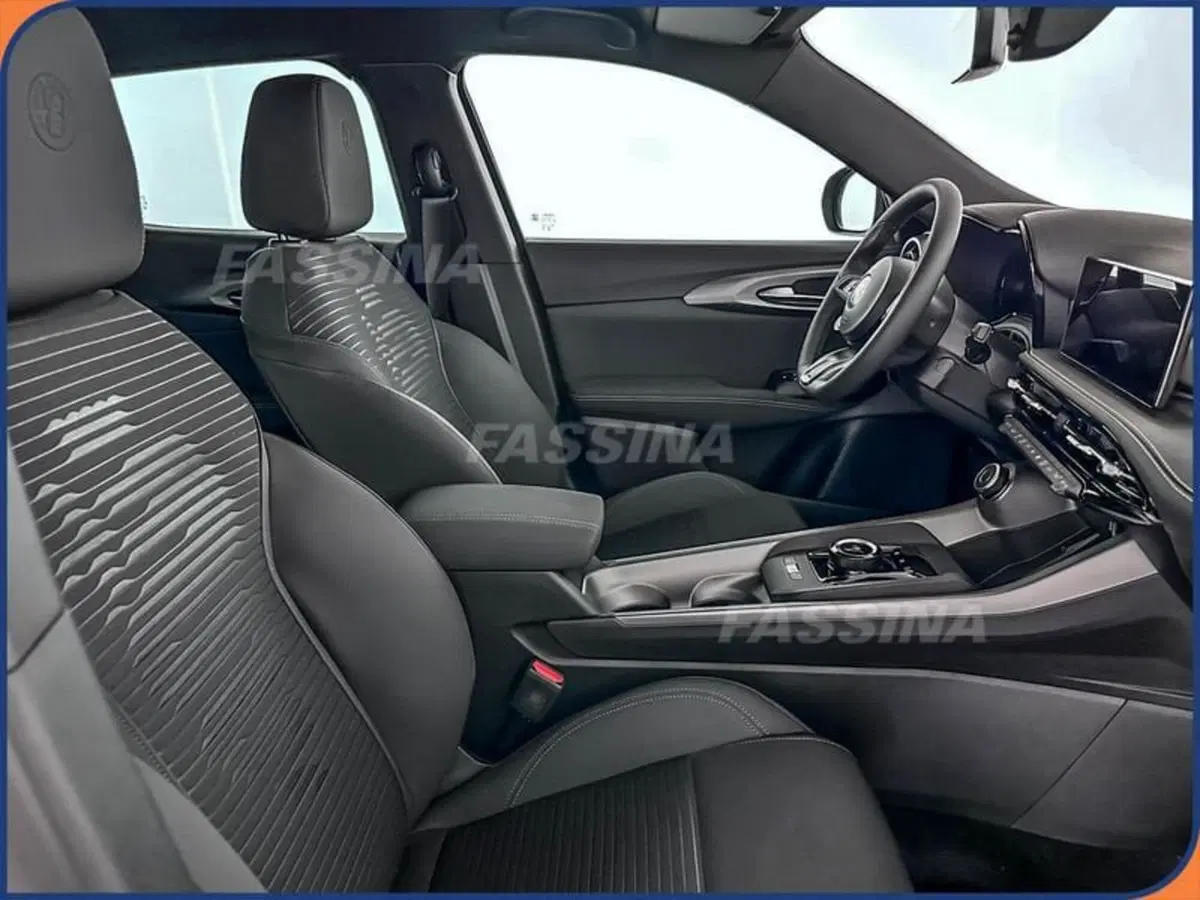 Alfa Romeo Tonale nuova a Milano (13)