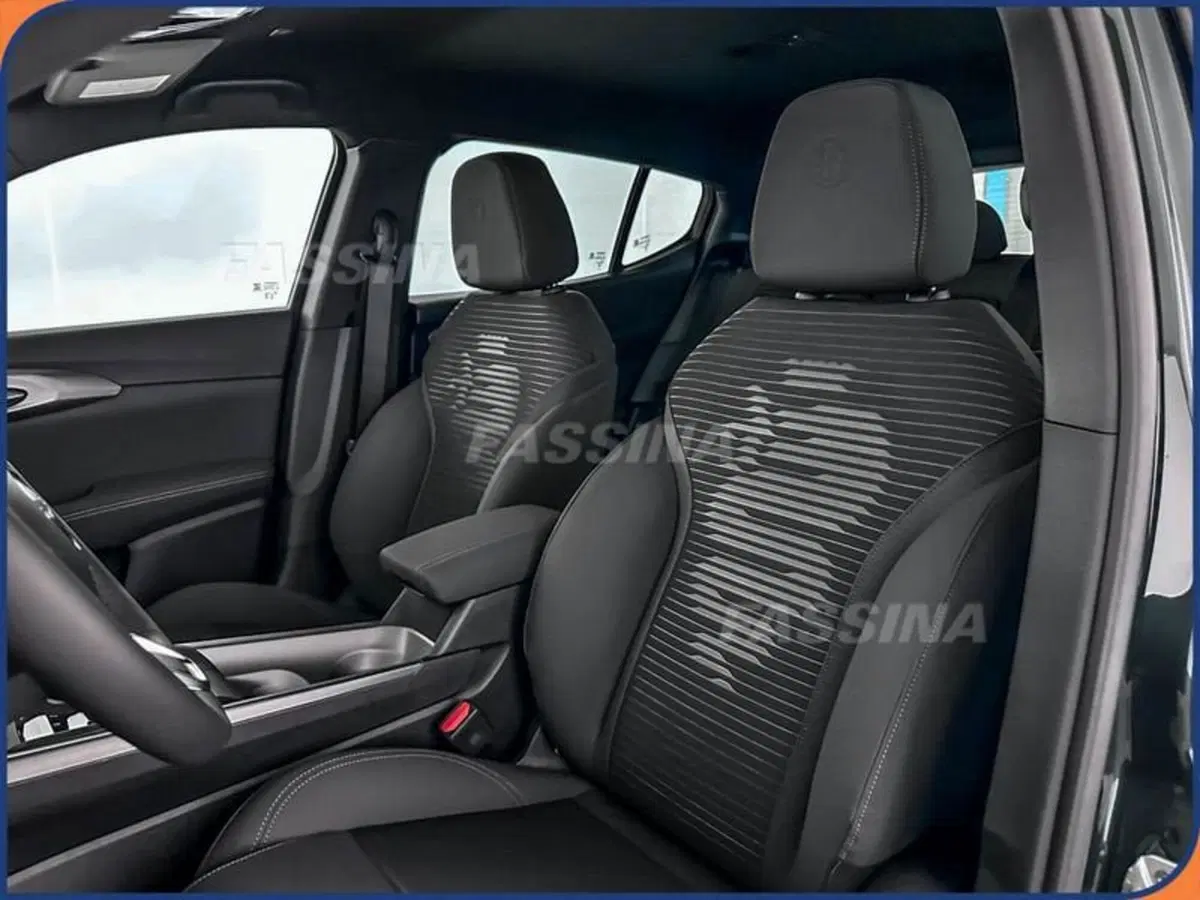 Alfa Romeo Tonale nuova a Milano (8)