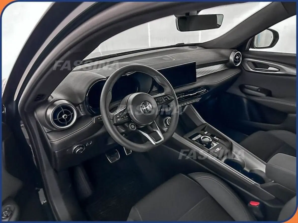 Alfa Romeo Tonale nuova a Milano (9)