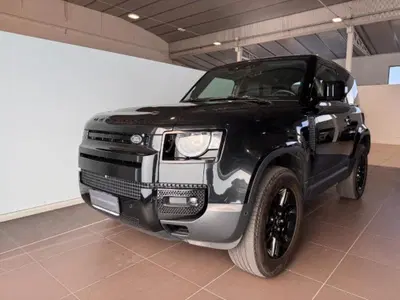 Land Rover Defender 90 3.0d i6 mhev X-Dynamic SE awd 200cv auto del 2023 usata a Venezia