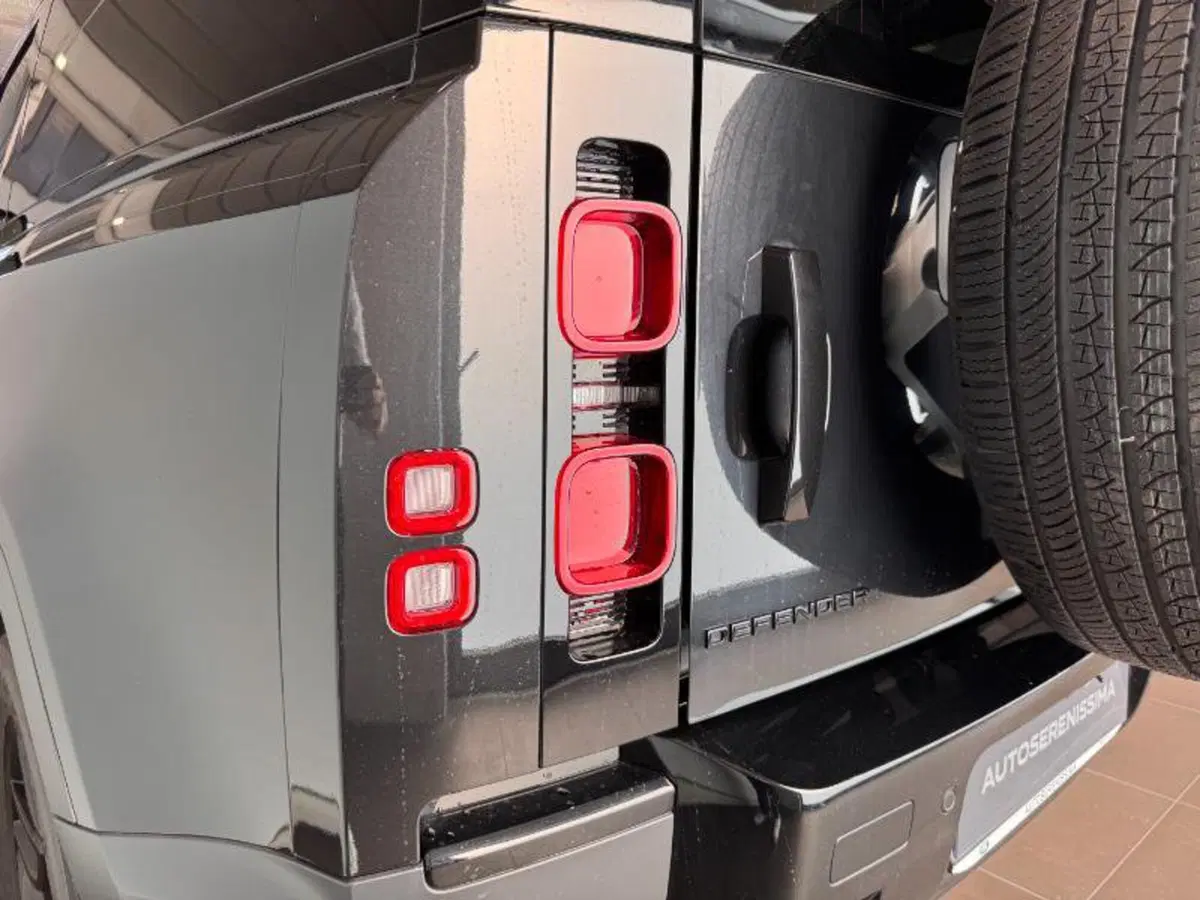 Land Rover Defender usata a Venezia (10)
