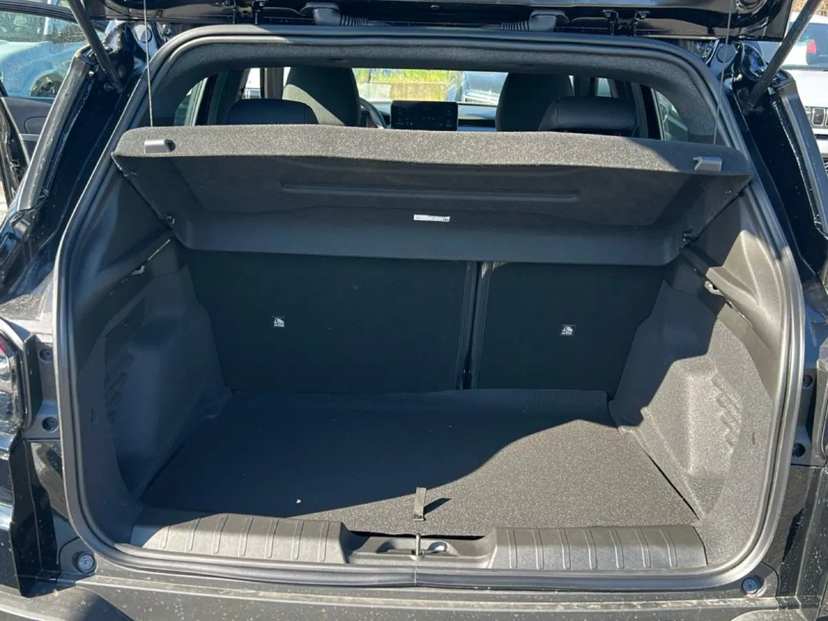 Jeep Avenger nuova a Roma (10)