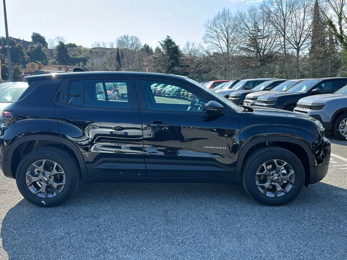 Jeep Avenger nuova a Roma (7)