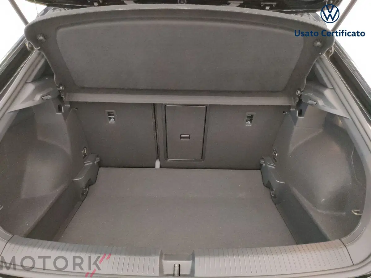 Volkswagen T-Roc usata a Varese (9)
