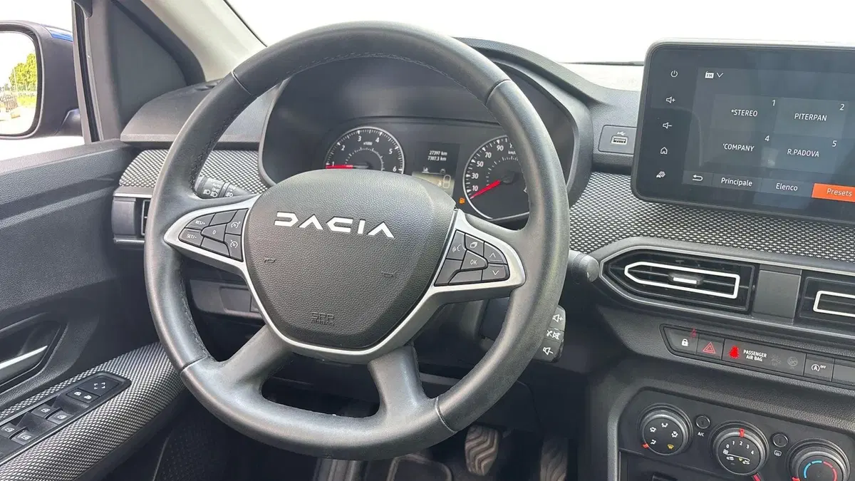 Dacia Sandero usata a Padova (9)