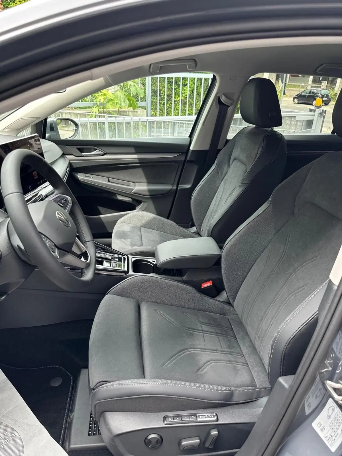 Volkswagen Golf Variant nuova a Lecco (6)