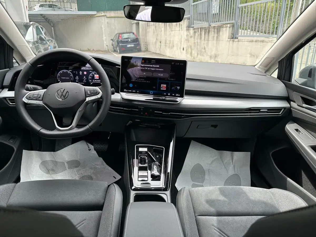 Volkswagen Golf Variant nuova a Lecco (7)