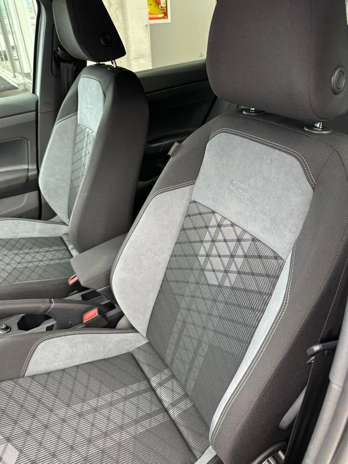 Volkswagen Polo nuova a Lecco (8)