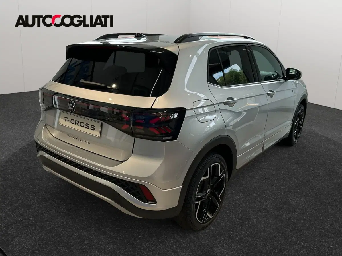 Volkswagen T-Cross nuova a Lecco (3)