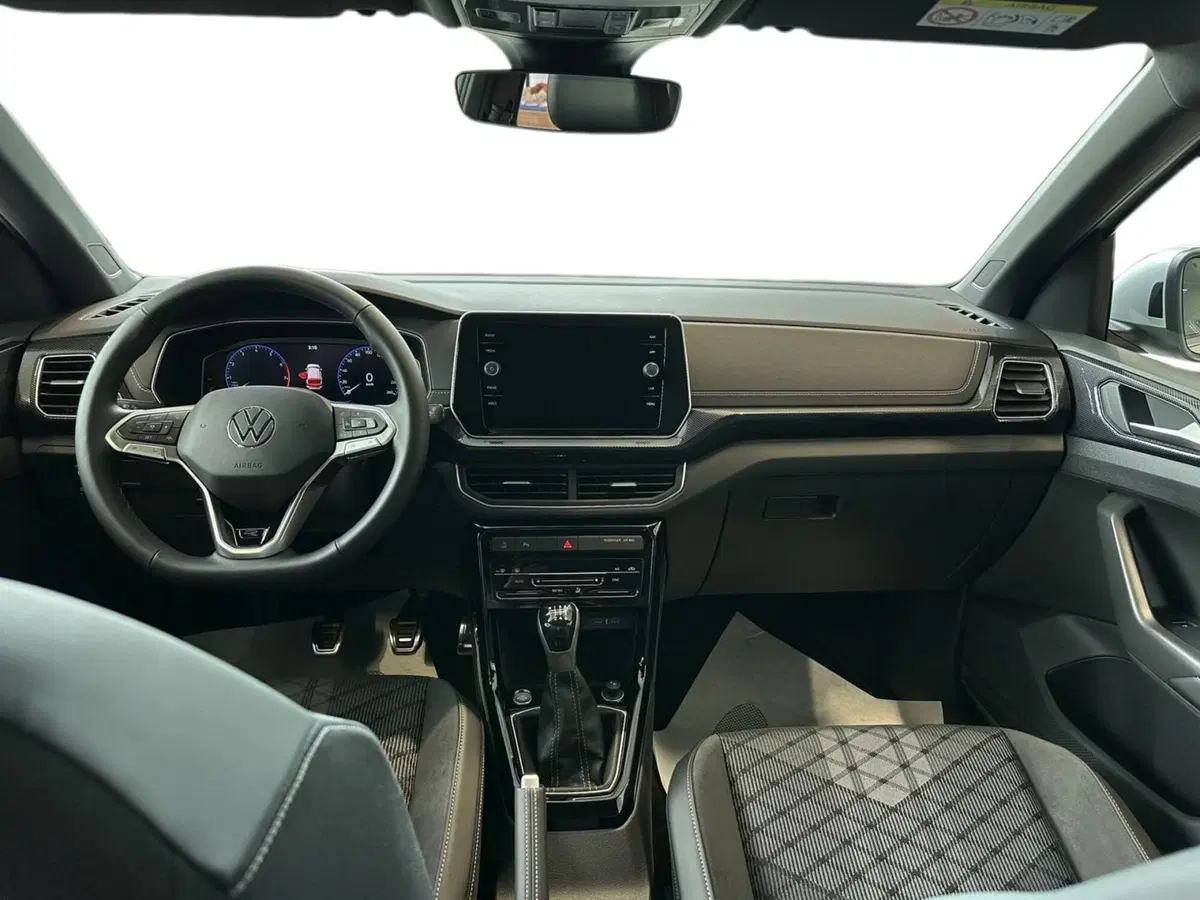 Volkswagen T-Cross nuova a Lecco (4)