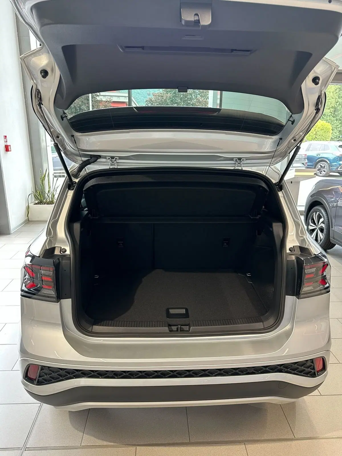 Volkswagen T-Cross nuova a Lecco (7)