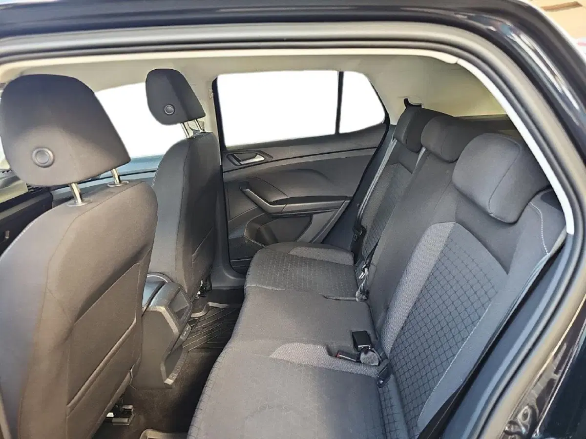 Volkswagen T-Cross usata a Lecco (10)