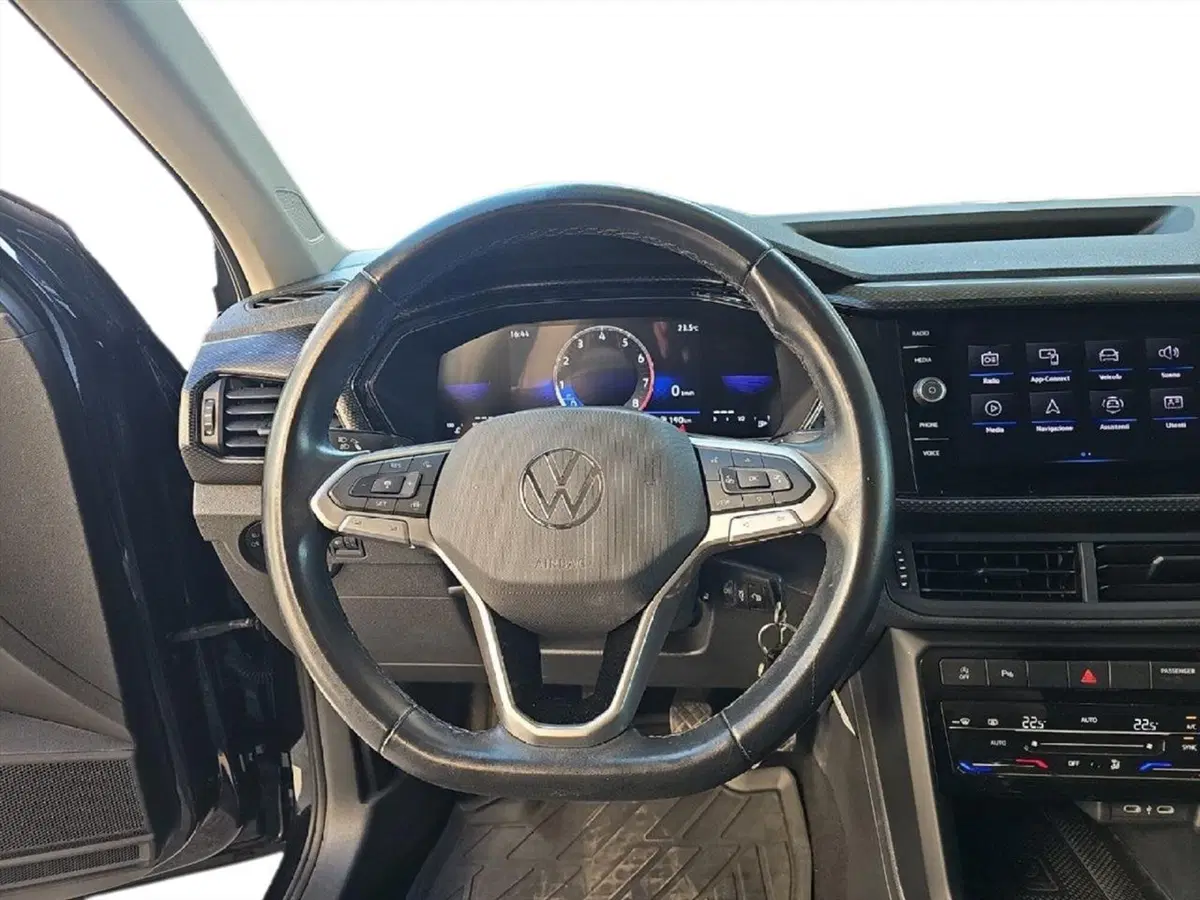 Volkswagen T-Cross usata a Lecco (12)