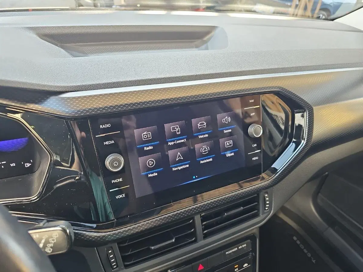 Volkswagen T-Cross usata a Lecco (15)