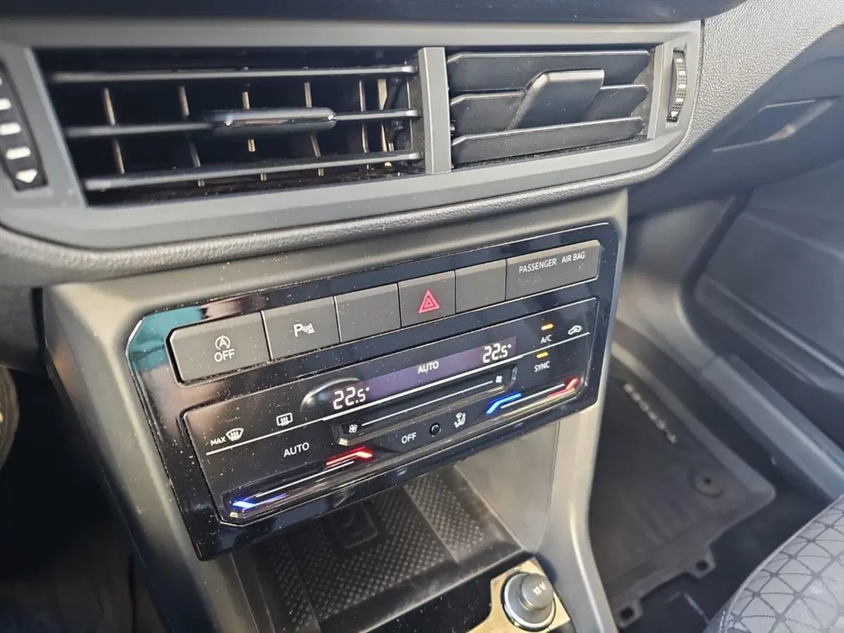 Volkswagen T-Cross usata a Lecco (16)