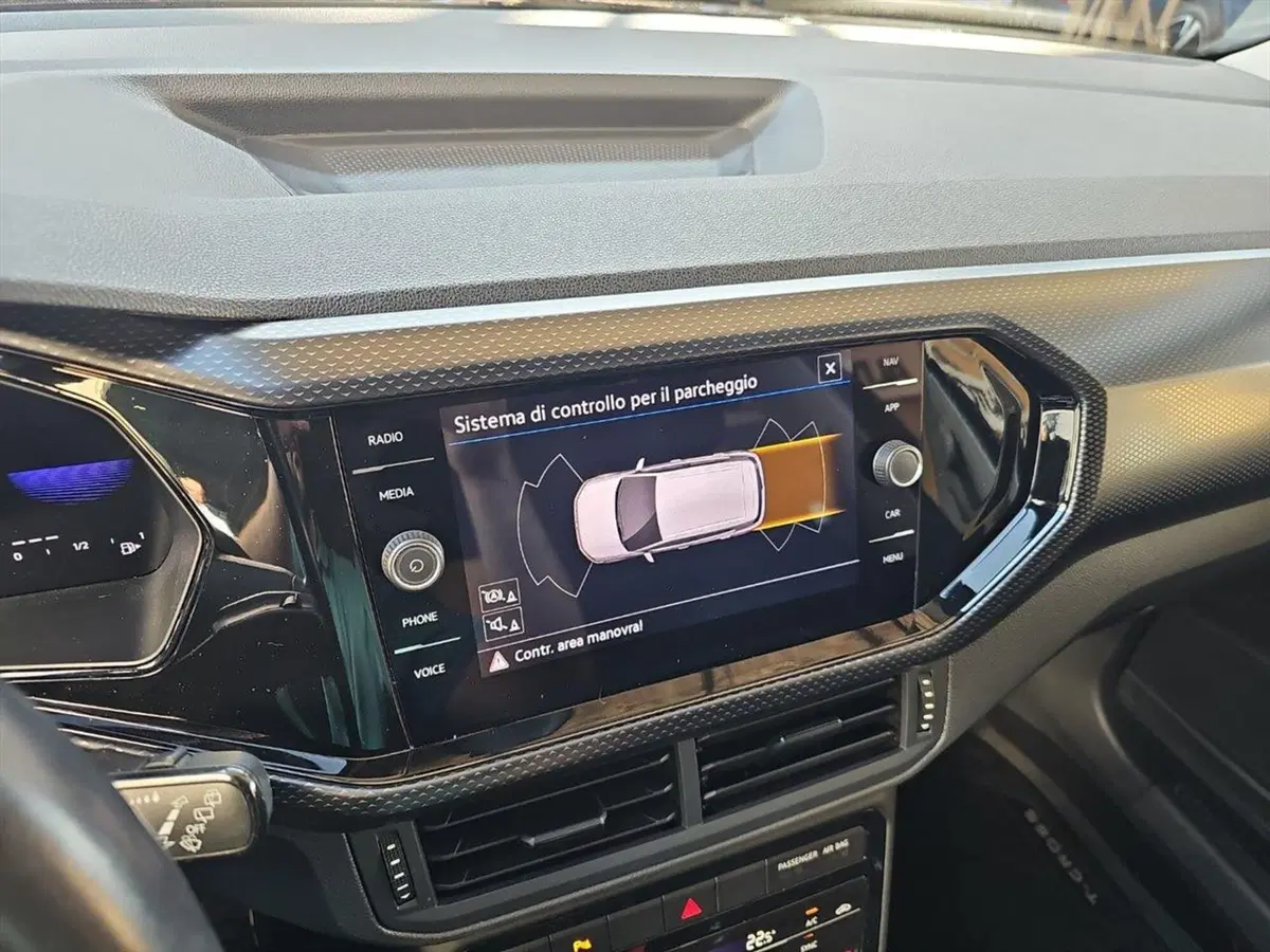 Volkswagen T-Cross usata a Lecco (17)