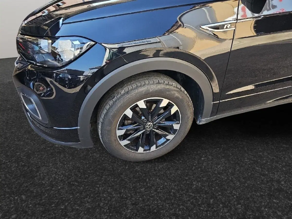 Volkswagen T-Cross usata a Lecco (18)