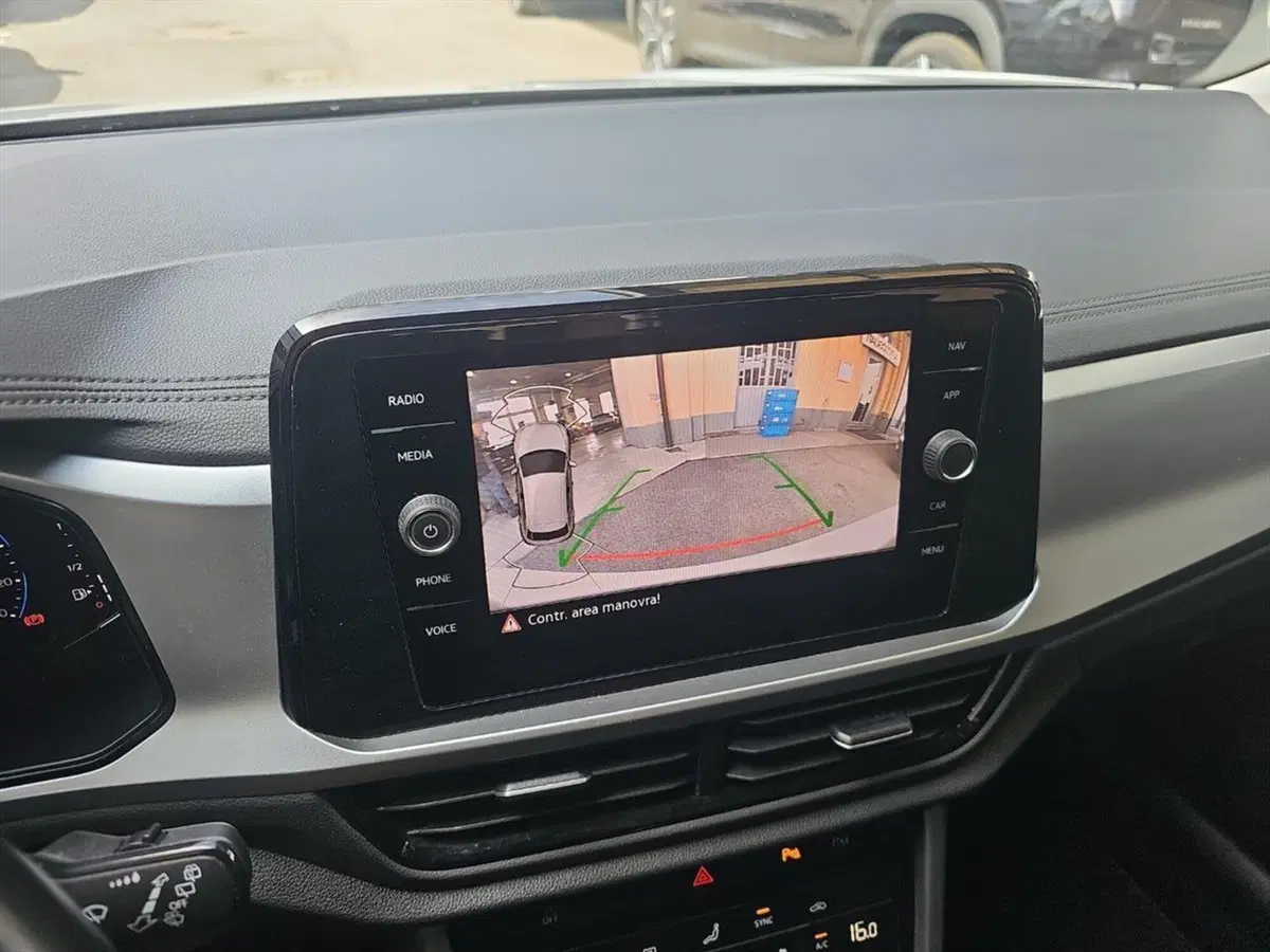 Volkswagen T-Roc usata a Lecco (13)