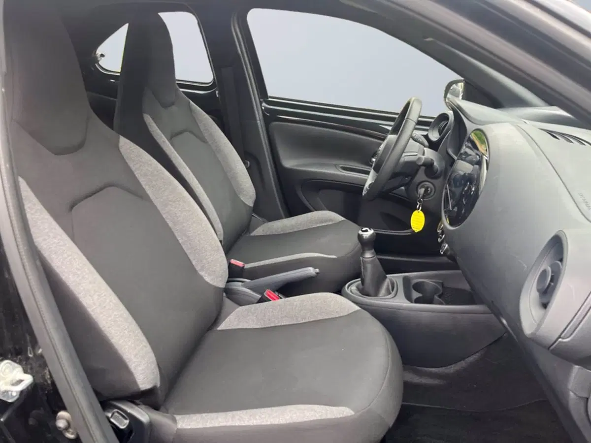 Toyota Aygo X usata a Milano (15)