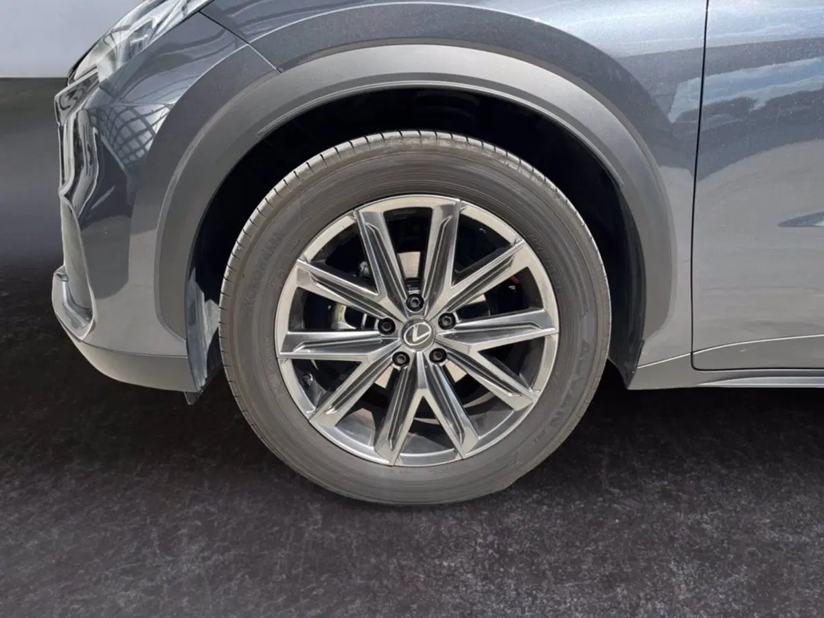 Lexus LBX usata a Milano (10)