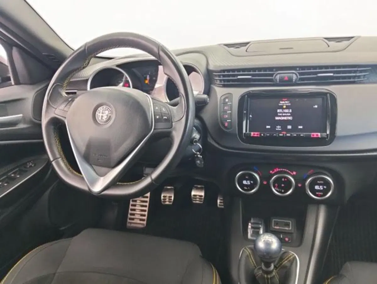 Alfa Romeo Giulietta usata a Como (10)