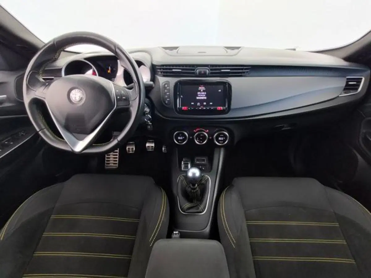 Alfa Romeo Giulietta usata a Como (4)
